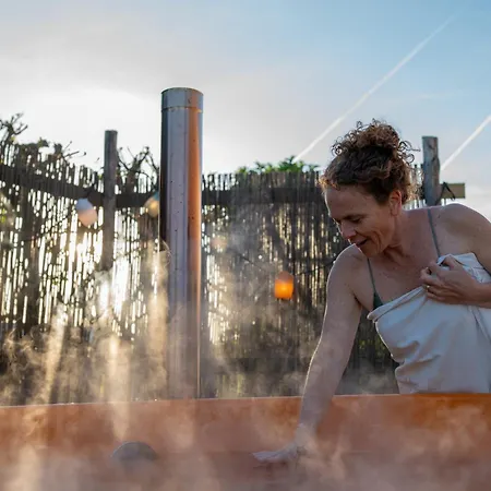 Luxe Wikkelhouse Met Hottub 'dompel' *
